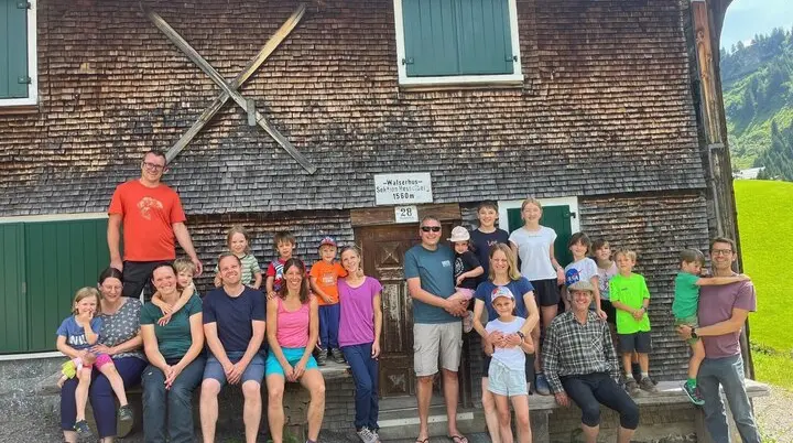 Familiengruppe im Walserhus | © Markus Hugger