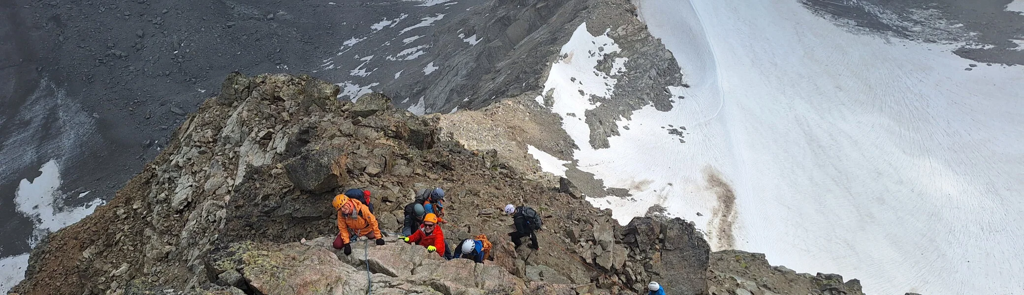 Kletterei am Gipfelaufschwung des Piz Kesch nach der Gletscherquerung | © Stefan Weinmann