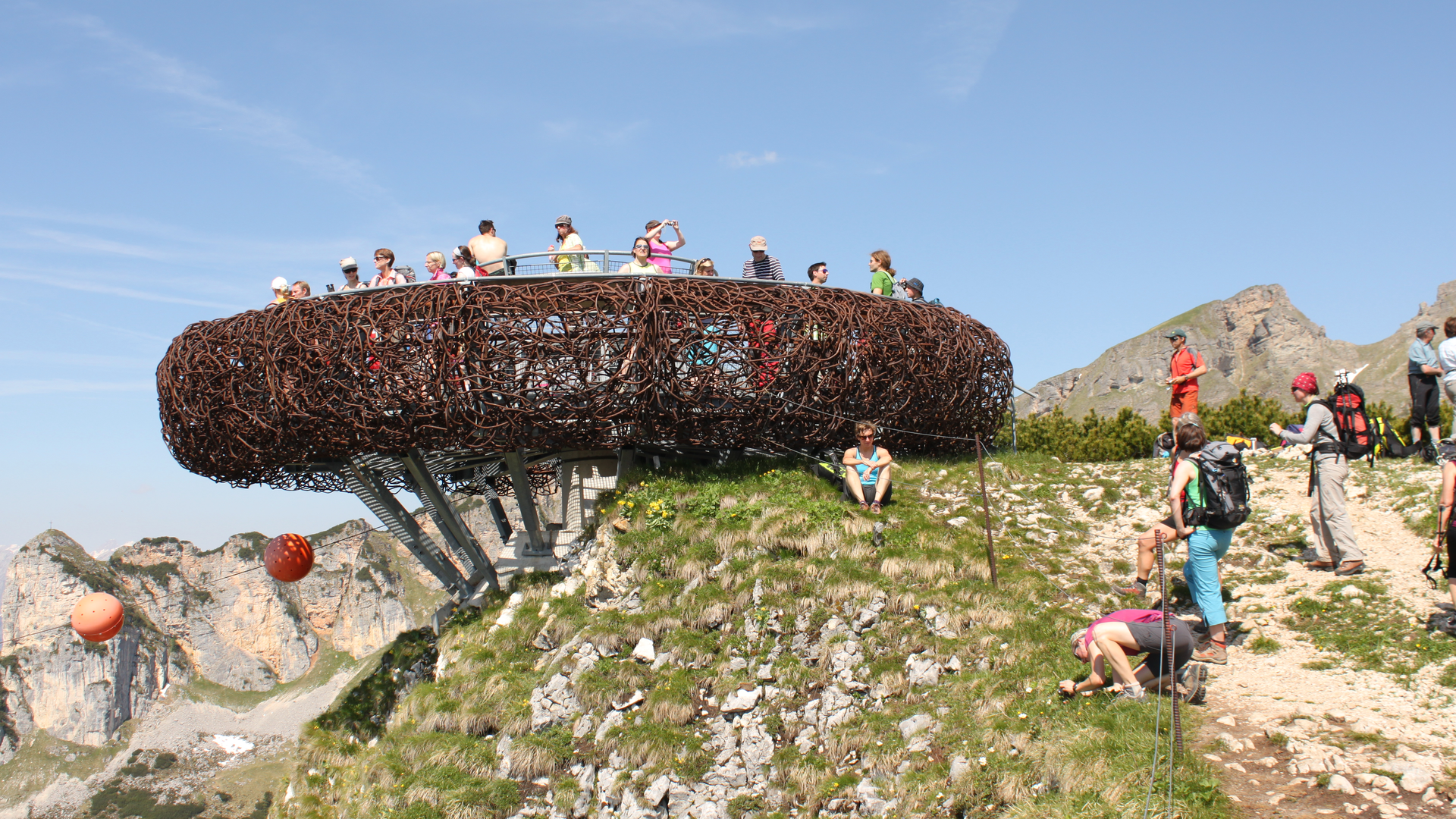 Adlerhorst auf dem Gschöllkopg | © DAV/Steffen Reich Auf dem 2.039 Meter hohen Gschöllkopf thront eine großzügige Aussichtplattform – sie sieht aus wie ein Adlerhorst | © DAV/Steffen Reich